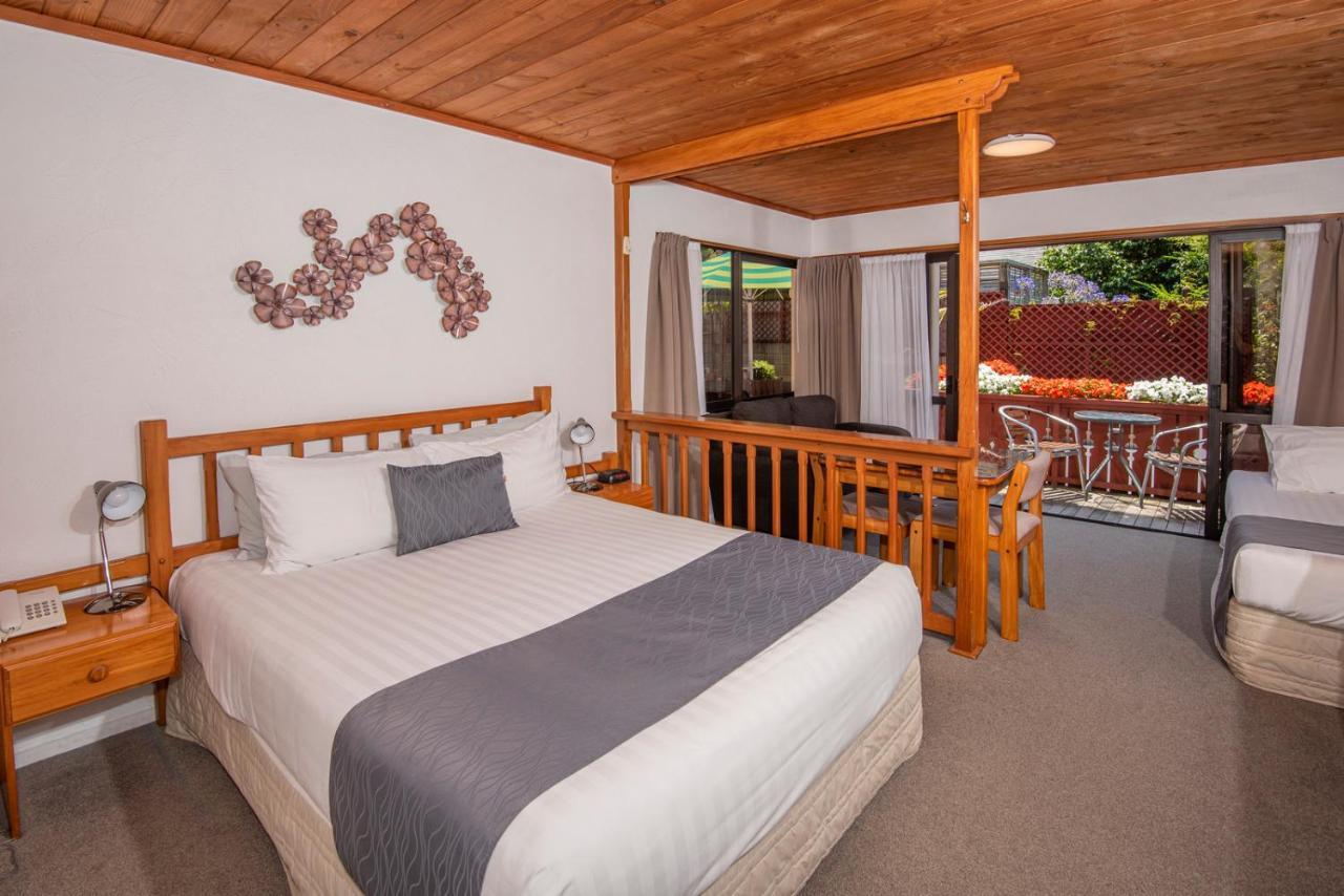 Swiss Chalet Lodge Motel Paihia Exterior photo