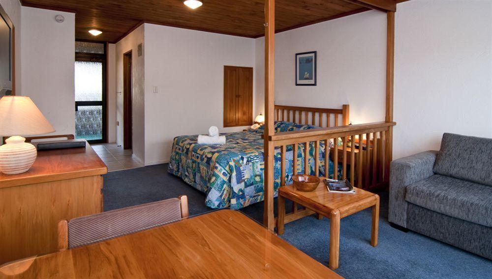 Swiss Chalet Lodge Motel Paihia Exterior photo
