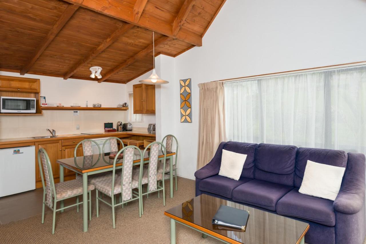 Swiss Chalet Lodge Motel Paihia Exterior photo